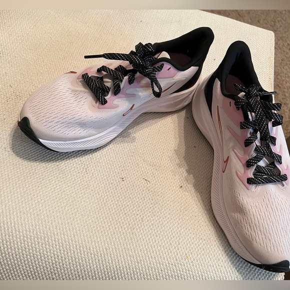 Nike Air Zoom Winflo Womens Size 7 US Light Arctic Pink Running Shoes - Picture 5 of 8